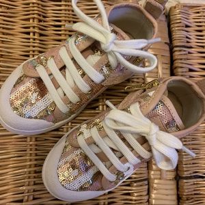 10 IS Classic Tennis shoes